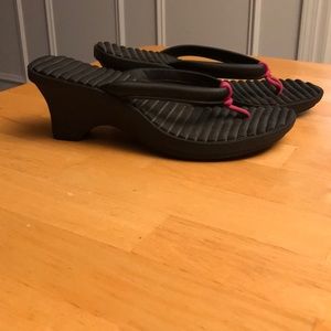 Crocs thong heel